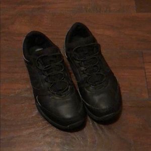 Non slip woman’s work shoes